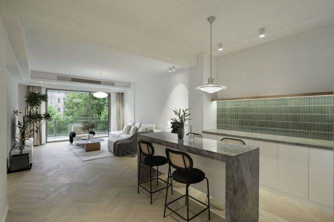 West Nanjing Rd metro/3br2bt/central AC/floor heat/oven/outdoor balcony