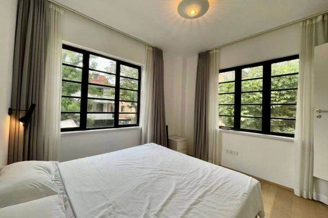 Jiaotong University Station 1Br with Open Balcony Line10/11