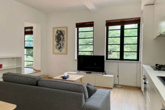 Jiaotong University Station 1Br with Open Balcony Line10/11