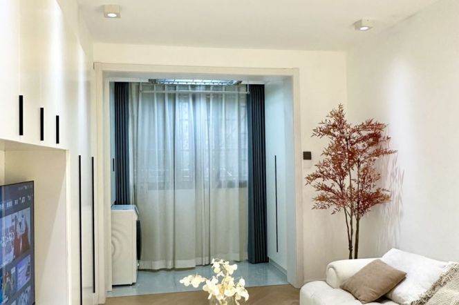 Xincun rd/modern 1br 2lr/bright room/separate living room/central AC@L7