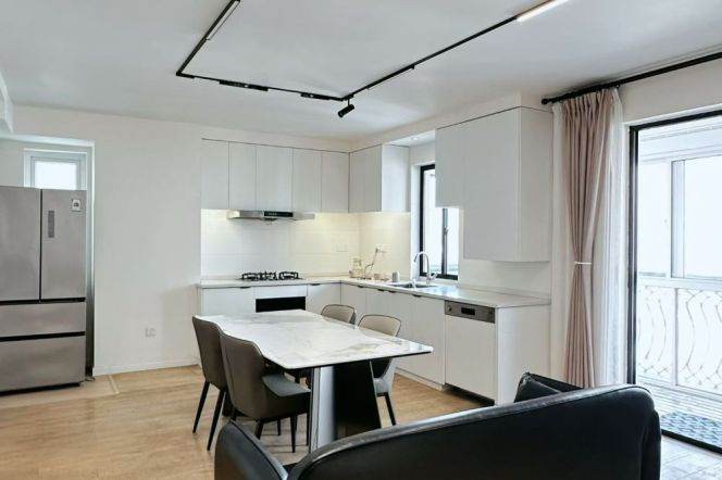 Good Value 170sqm 3Beds Close to Metro@Jiashan Road