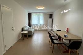 Historic buidling 2BR High ceiling Shanxi(s) Rd 16k