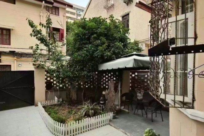 Xintiandi Station 2+1Br/2Bath Line10/13