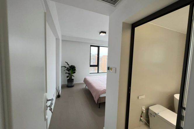 Xujiahui/2br1bt/central AC/floor heat/oven/outdoor balcony