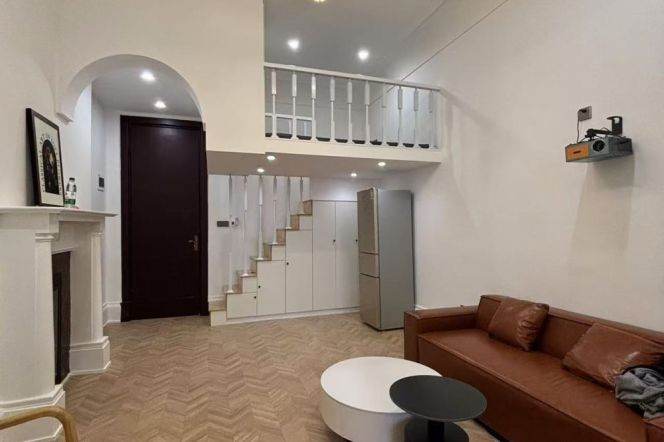 Jianguo Road Loft — Modern Renovated Duplex with Balcony