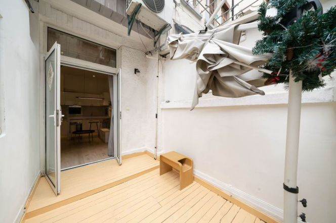 Nice yard 1Br/1Lr/1Bt apt nr Jingan temple,M2/7/14