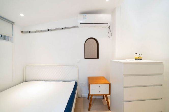 Nice yard 1Br/1Lr/1Bt apt nr Jingan temple,M2/7/14