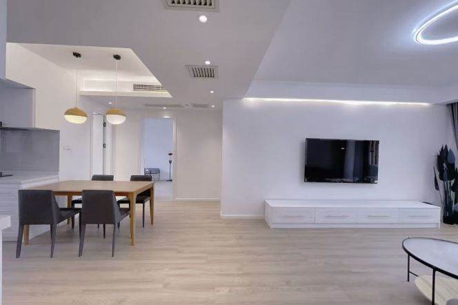 Lovely 2br 2bt with closed balcony @ Gubei International community