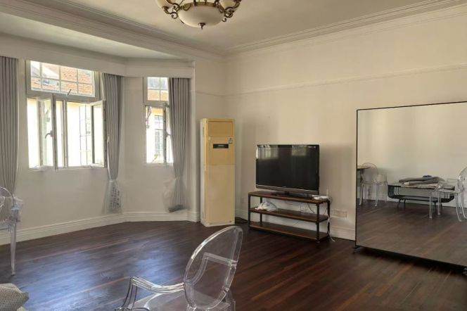 Historic buidling 2BR High ceiling Shanxi(s) Rd 16k