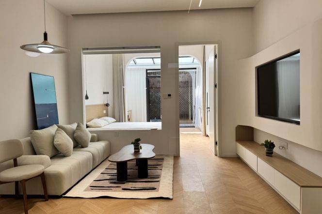 Cozy lane house 1br Apt | Changping rd metro L7 | High ceilings +Big yard 9.6K