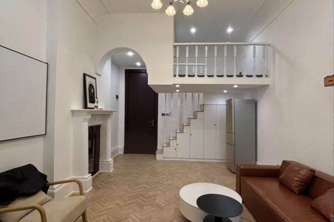 Jianguo Road Loft — Modern Renovated Duplex with Balcony