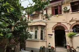 Xintiandi: Chongqing/ Hefei road; bright 2+1br，¥9,300/M，5 mints to line 10/13- Xintiandi station