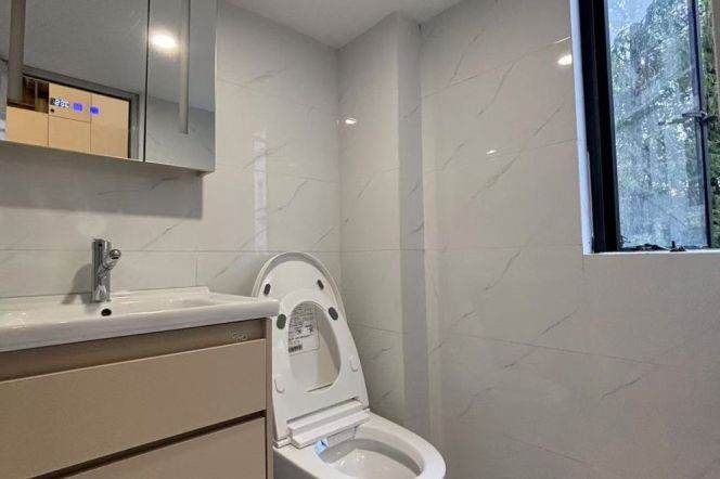 Jianguo Road Loft — Modern Renovated Duplex with Balcony