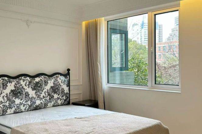 Suzhou River View Apartment, 190 sqm, super large 2-bedroom with terrace