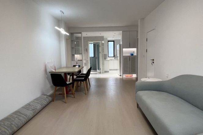 Historic buidling 2BR High ceiling Shanxi(s) Rd 16k