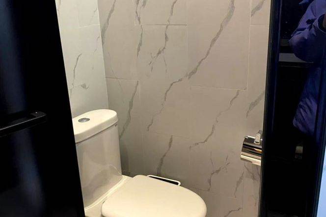 1Studio near line 8 convenient to People Square can long and short term lease