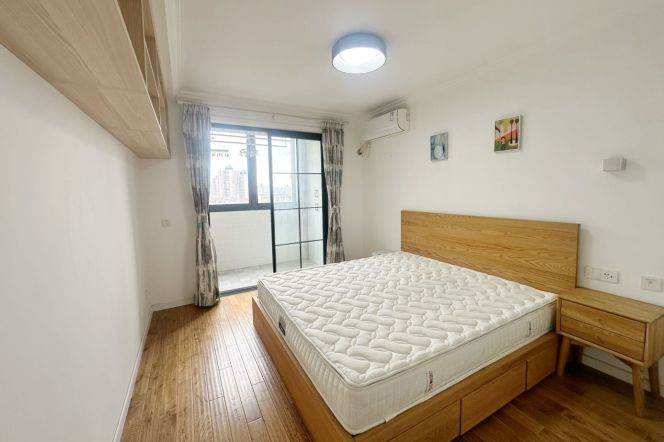 2 Brs, 1 Living room, 80 sqm, High rise building @ Fengqiao metro L11