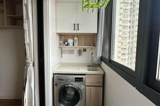 2 Brs, 1 Living room, 80 sqm, High rise building @ Fengqiao metro L11