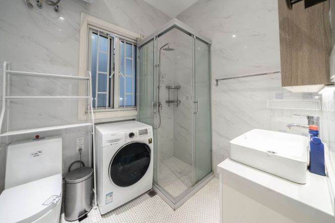 Nice yard 1Br/1Lr/1Bt apt nr Jingan temple,M2/7/14