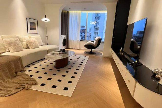 2Bedrooms with AC and floor heating near 'XuJiaHui' 17k cream style 