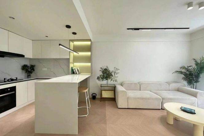 Modern 1br Apt Changping road MTR7