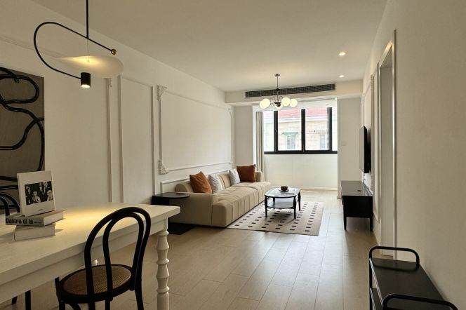 Impressive 1BR Apt / Zhong Shan Park & Loushanguan rd /Sapcious 1Br 8K