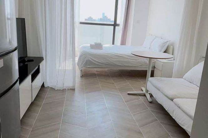 Jiashan rd elevator 1BR with balcony