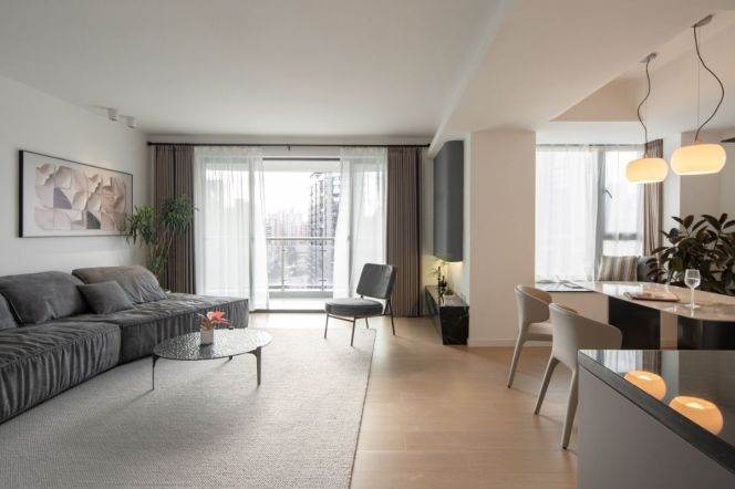 Well Renovated 2BR 2BA w/Expansive Livr&Balcony nr Nanpu Bridge Station