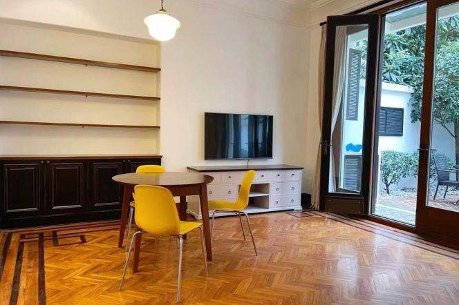 120m² 2BR Old House w/50m² Garden Next to Shanghai Library