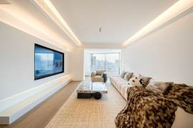 Modern & Super Bright 3br 2bt house at jingan temple gym & pool