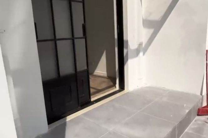 Renovated 1 br with private yard,close to Jiaotong,Line 10
