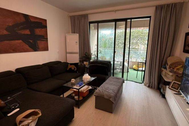 Nice Balcony 2Brs/2Lrs/2Bts apt nr Zhenping rd,M3/4/7
