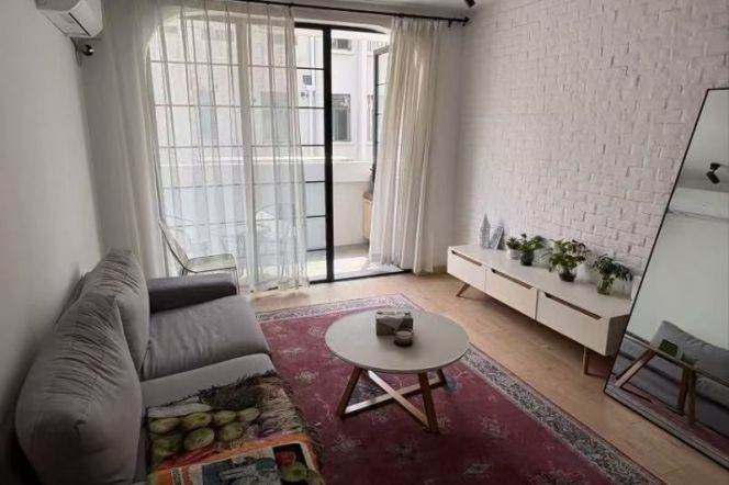 Xintiandi 3BR apartment with balcony