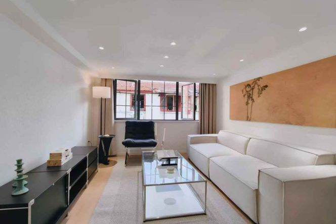 South shaanxi rd/charming 1br 2lr+nice terrace/big living room@L10/12/1