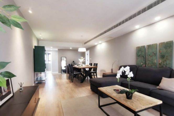 Spacious Balcony & Central Heating near chang le rd L2/11 