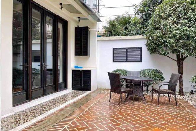 120m² 2BR Old House w/50m² Garden Next to Shanghai Library