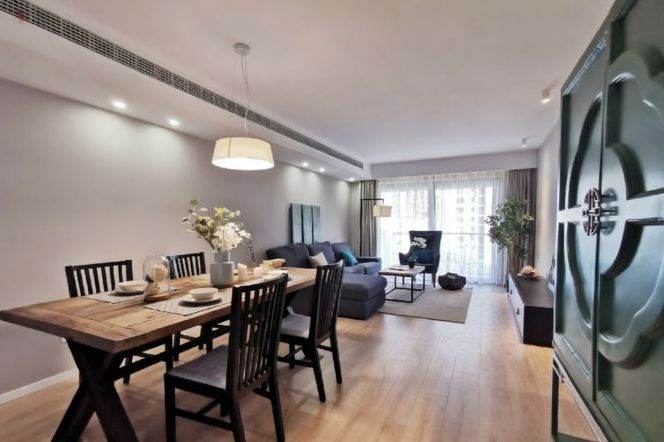 Spacious Balcony & Central Heating near chang le rd L2/11 