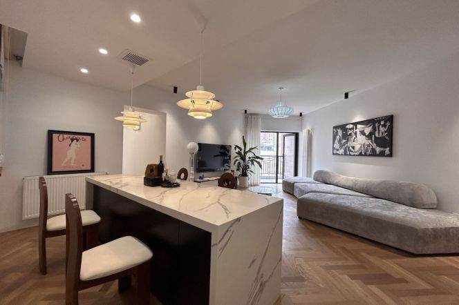 Modern 2Br-2bathr | Jiangsu rd Mt L2/11 | Floor heating + Open balcony | 18.8K