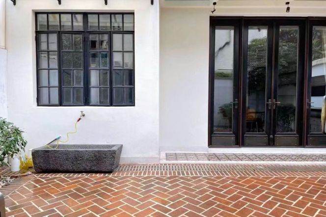 120m² 2BR Old House w/50m² Garden Next to Shanghai Library