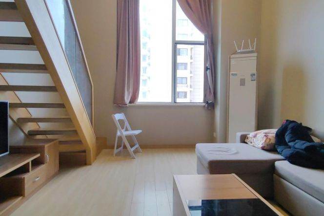 Unique & Spacious loft 1 br with good price ,3 mins walking to L6  easy to LuJiaZui Area
