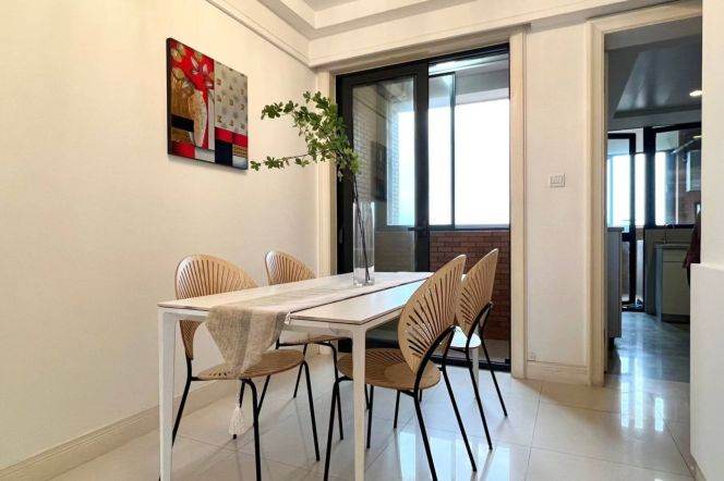 Sunlit 3BR 2BA High-Floor Residence in Territory Shanghai/Taixing Rd