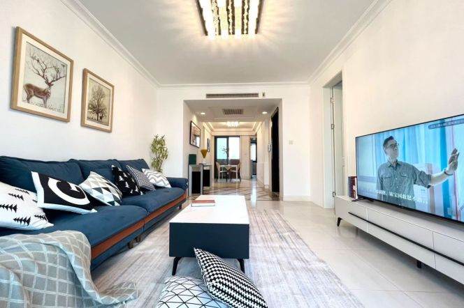 Sunlit 3BR 2BA High-Floor Residence in Territory Shanghai/Taixing Rd