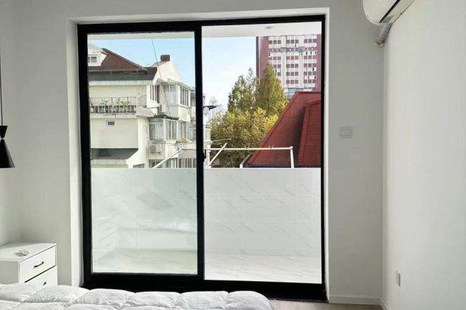 cozy 1br+balcony Nr changshu road M1/7