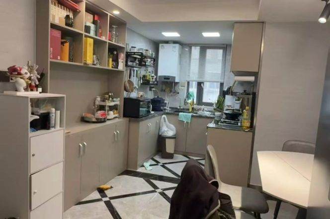 Quality 2br,CA,floor heating,very close to Laowaijie,Longxi Station,Line10