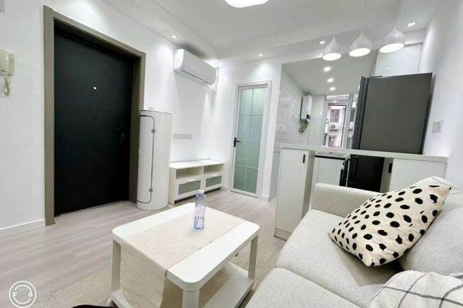 Weining rd 1BR 1LR@L2,cozy&quiet/all bright room/brand furniture