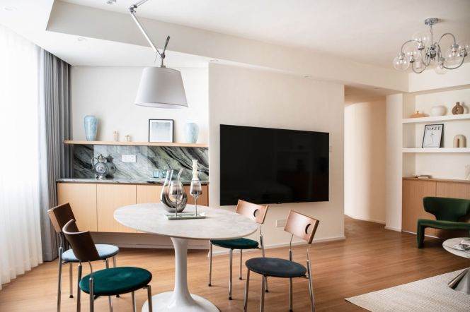 Suzhou River View — Ultra-Spacious 2BR Luxury Flat