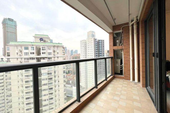 Sunlit 3BR 2BA High-Floor Residence in Territory Shanghai/Taixing Rd