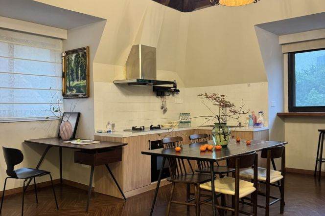 Good lane house 1Br | Spacious &Bright &Green | Famous Changshu rd metro L1/7