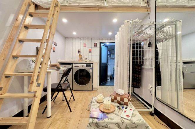 cozy studio near West Nanjing rd,budget friendly, private bathroom