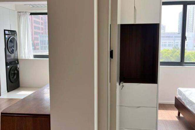 good value- 2beds - nice decor- elevator -line 7/9 zhaojiabang road 